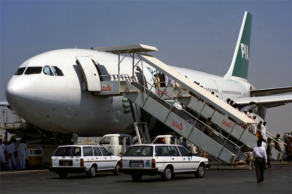 PAKISTAN AIRWAYS AIRBUS A300 DXB RF 735 19.jpg