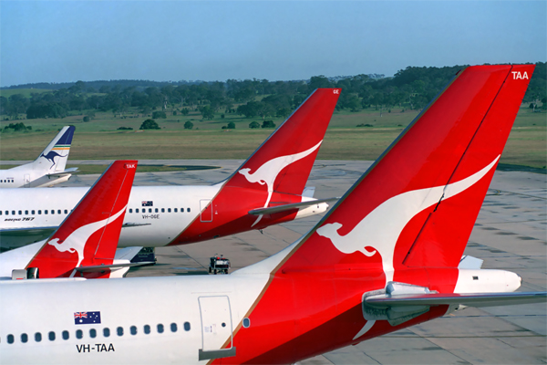 QANTAS AUSTRALIAN AIRCRAFT MEL RF 747 18.jpg