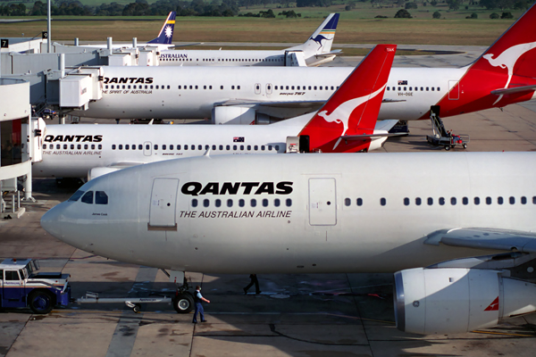 QANTAS AUSTRALIAN AIRCRAFT MEL RF 747 19.jpg