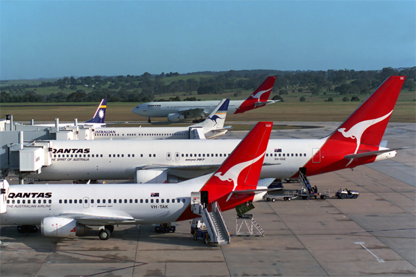 QANTAS AUSTRALIAN AIRCRAFT MEL RF 747 21.jpg