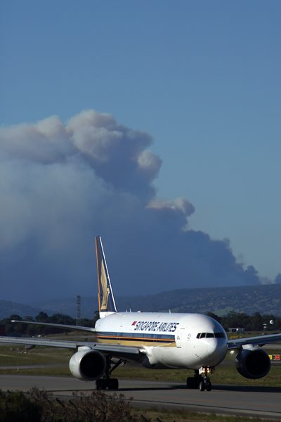 SINGAPORE AIRLINES BOEING 777 200 PER RF 5K5A0360.jpg