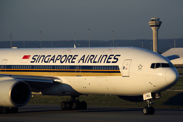 SINGAPORE AIRLINES BOEING 777 200 PRE RF 5K5A0231.jpg