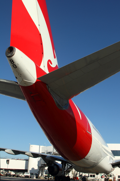 QANTAS AIRBUS A330 200 PER RF IMG_8024.jpg