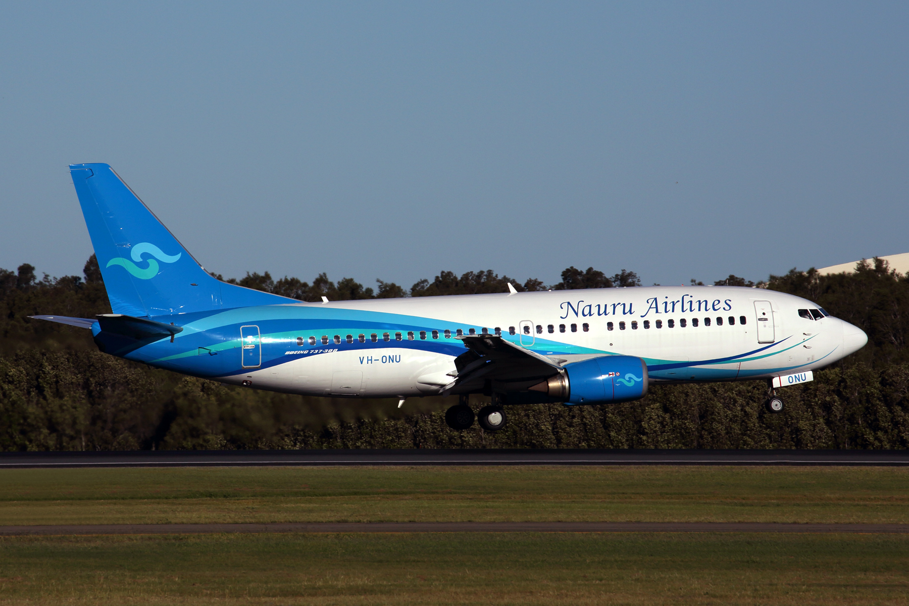 NAURU AIRLINES BOEING 737 300 BNE RF 5K5A0626.jpg