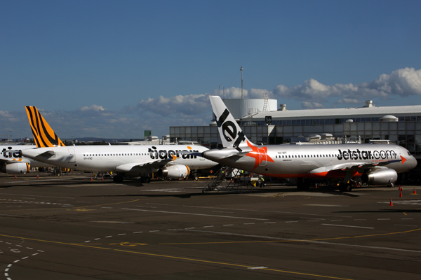 TIGERAIR JETSTAR AIRBUS A320s SYD RF 5K5A1325.jpg