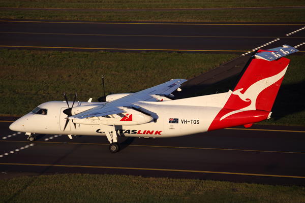 QANTAS LINK DASH 8 200 SYD RF 5K5A0832.jpg