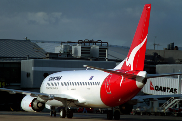 QANTAS BOEING 737 300 SYD RF 786 15_filtered.jpg