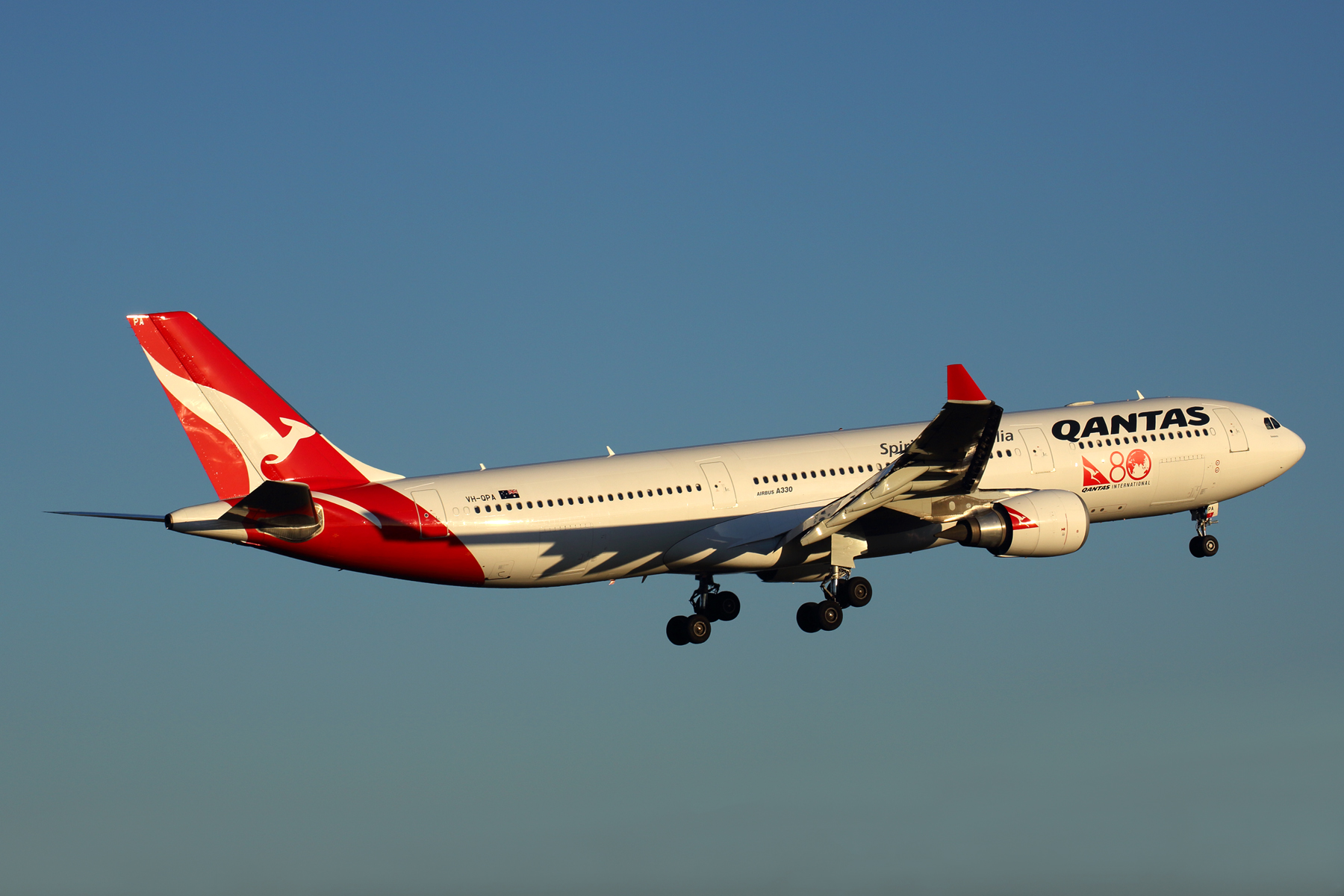 QANTAS AIRBUS A330 300 MEL RF 5K5A1371.jpg