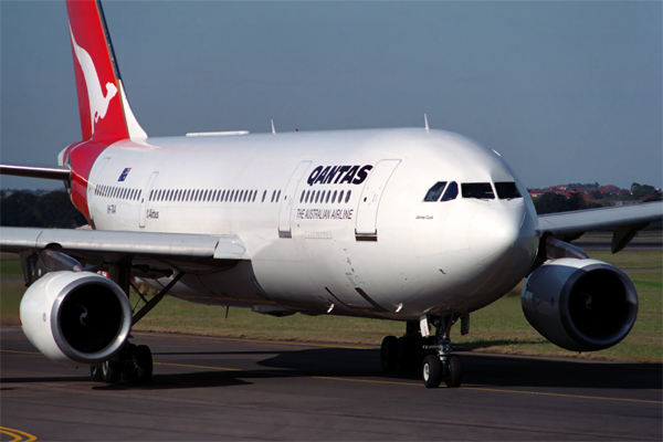 QANTAS AIRBUS A300 SYD RF 790 9.jpg