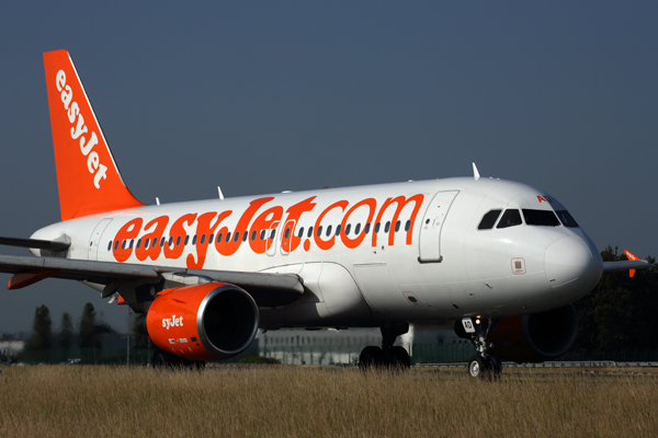 EASYJET COM AIRBUS A319 CDG RF 5K5A2642.jpg