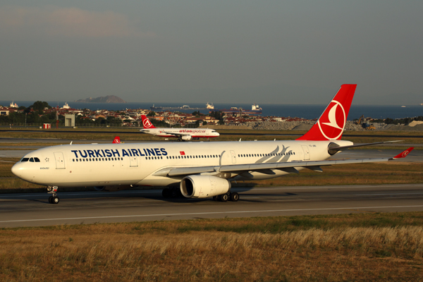 TURKSIH AIRLINES AIRBUS A330 300 IST RF 5K5A3350.jpg