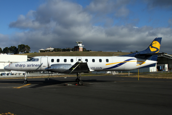 SHARP AIRLINES METROLINER HBA RF IMG_9056.jpg