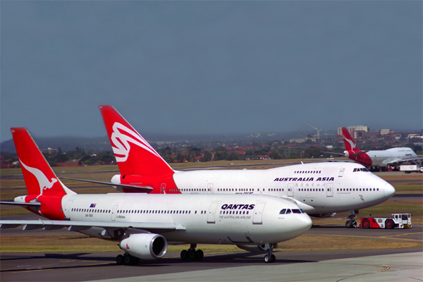 QANTAS AIRCRAFT SYD RF 833 5.jpg