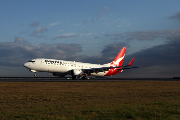 QANTAS BOEING 737 800 BNE RF IMG_9097.jpg