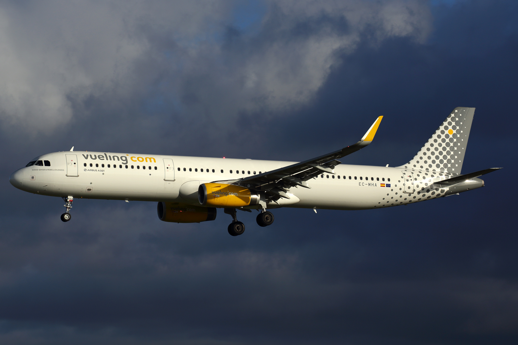 VUELING AIRBUS A321 LIS RF 5K5A9867.jpg