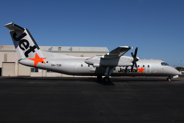 JETSTAR DASH 8 300 TSV RF IMG_9757.jpg