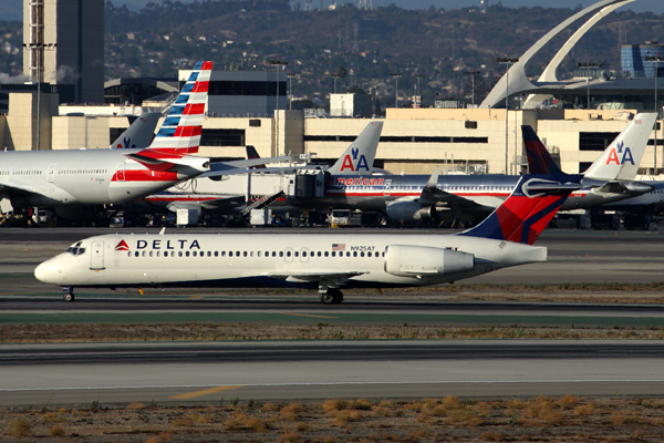 DELTA BOEING 717 LAX RF 5K5A4766.jpg