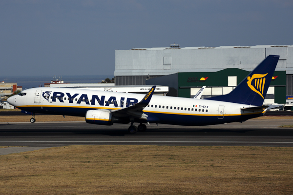 RYANAIR BOEING 737 800 LIS RF 5K5A5292.jpg