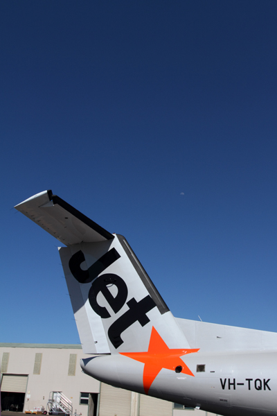 JETSTAR DASH 8 300 TSV RF IMG_9747.jpg