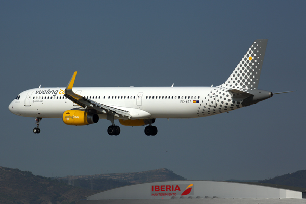 VUELING AIRBUS A321 BCN RF 5K5A8561.jpg