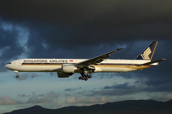 SINGAPORE AIRLINES BOEING 777 300ER BCN RF 5K5A9813.jpg