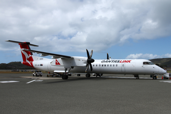 QANTAS LINK DASH 8 400 HTI RF IMG_7990.jpg