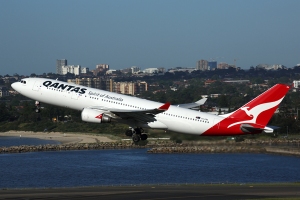 QANTAS AIRBUS A330 200 SYD RF 5K5A9954.jpg