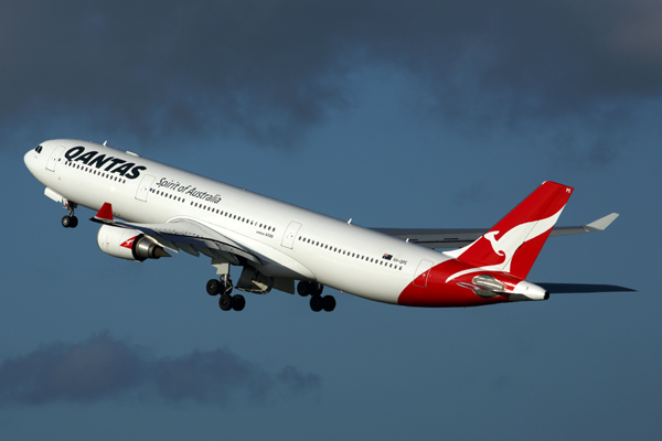 QANTAS AIRBUS A330 300 SYD RF 5K5A9924.jpg