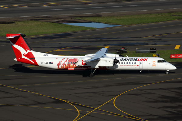 QANTAS LINK DASH 8 400 SYD RF 5K5A9935.jpg