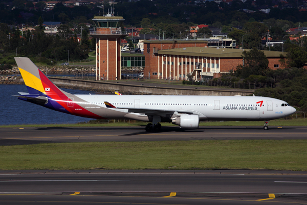 ASIANA AIRLINES AIRBUS A330 300 SYD RF 5K5A0021.jpg