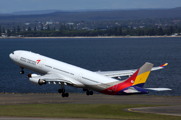 ASIANA AIRLINES AIRBUS A330 300 SYD RF 5K5A0094.jpg