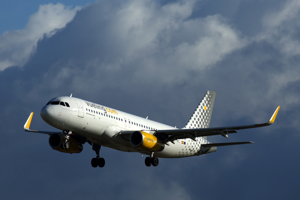 VUELING AIRBUS A320 BCN RF 5K5A9885.jpg