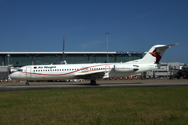 AIR NUIGINI FOKKER 100 BNE RF IMG_9972.jpg