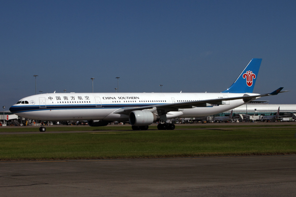 CHINA SOUTHERN AIRBUS A330 300 BNE RF IMG_9974.jpg