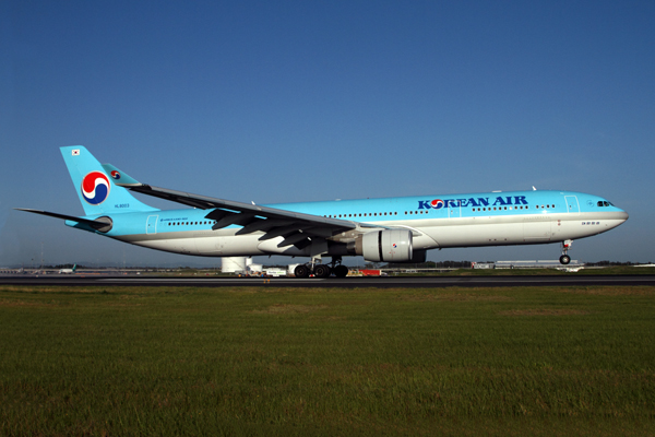 KOREAN AIR AIRBUS A330 300 BNE RF IMG_9836.jpg