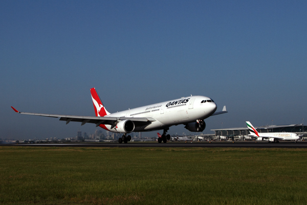 QANTAS AIRBUS A330 300 BNE RF IMG_9842.jpg