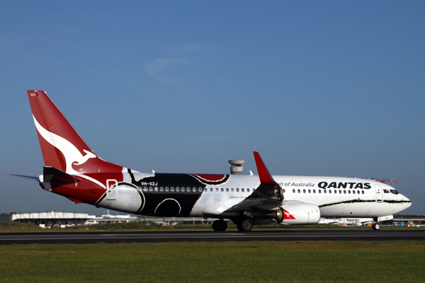 QANTAS BOEING 737 800 BNE RF IMG_9826.jpg