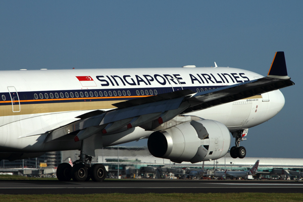 SINGAPORE AIRLINES AIRBUS A330 300 BNE RF IMG_9881.jpg