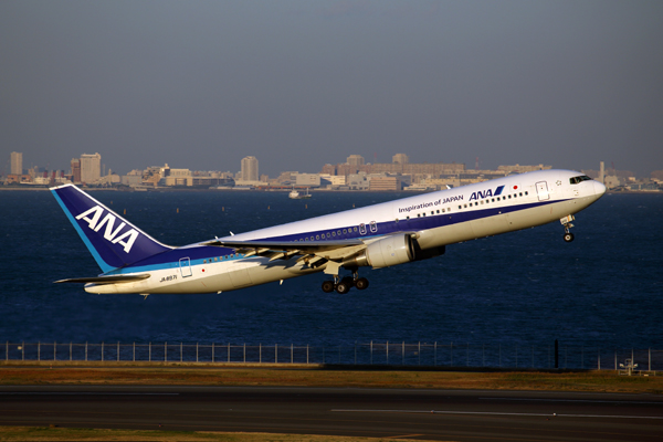 ANA BOEING 767 300 HND RF 5K5A1098.jpg