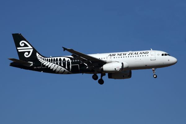AIR NEW ZEALAND AIRBUS A320 MEL RF 5K5A3017.jpg