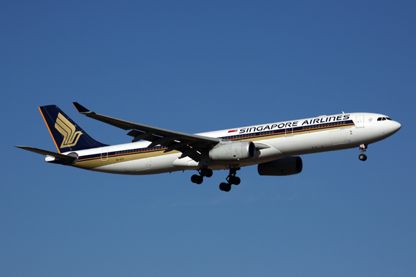 SINGAPORE AIRLINES AIRBUS A330 300 MEL RF 5K5A3027.jpg