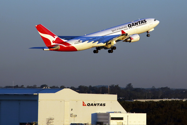 QANTAS AIRBUS A330 200 BNE RF 5K5A4547.jpg