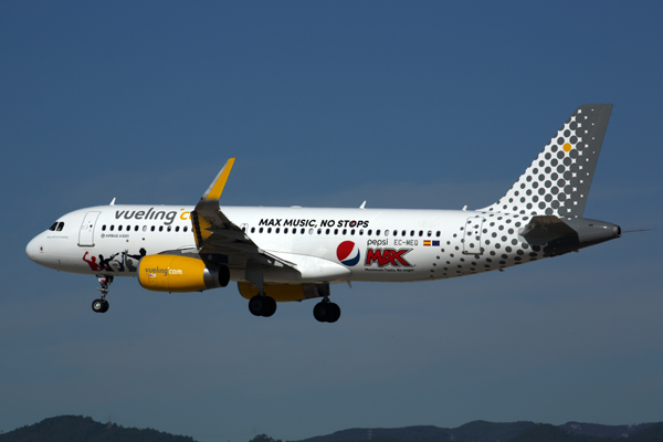 VUELING AIRBUS A320 BCN RF 5K5A0010.jpg