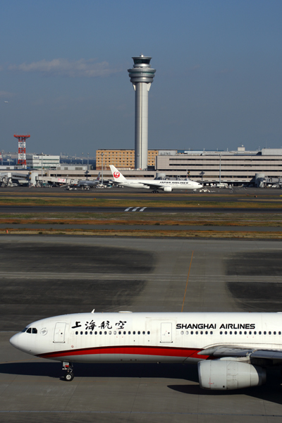 SHANGHAI AIRLINES AIRBUS A330 300 HND RF 5K5A0925.jpg