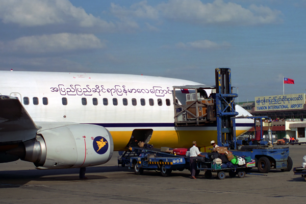 MYANMAR AIRWAYS INTERNATIONAL BOEING 737 400 RGN RF 854 36.jpg