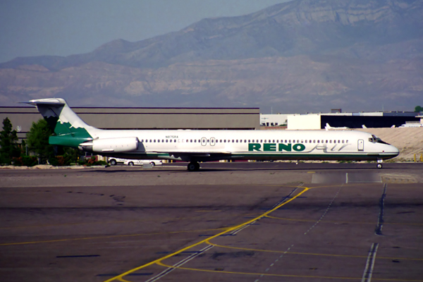 RENO AIR MD80 LAS RF 885 24.jpg