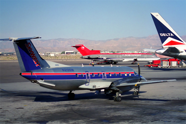 SKYWEST EMBRAER 120 LAS RF 885 20.jpg