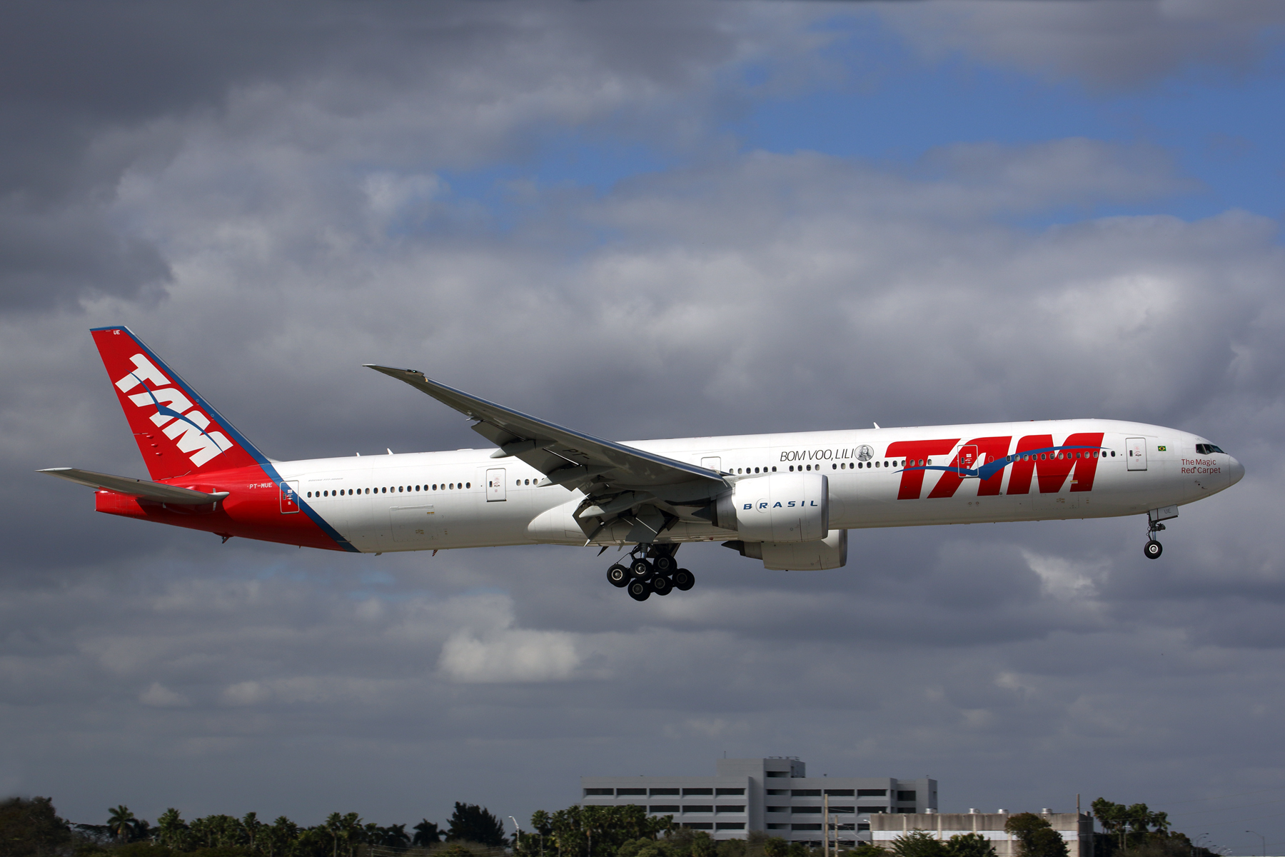 TAM BOEING 777 300ER MIA RF 5K5A4398.jpg