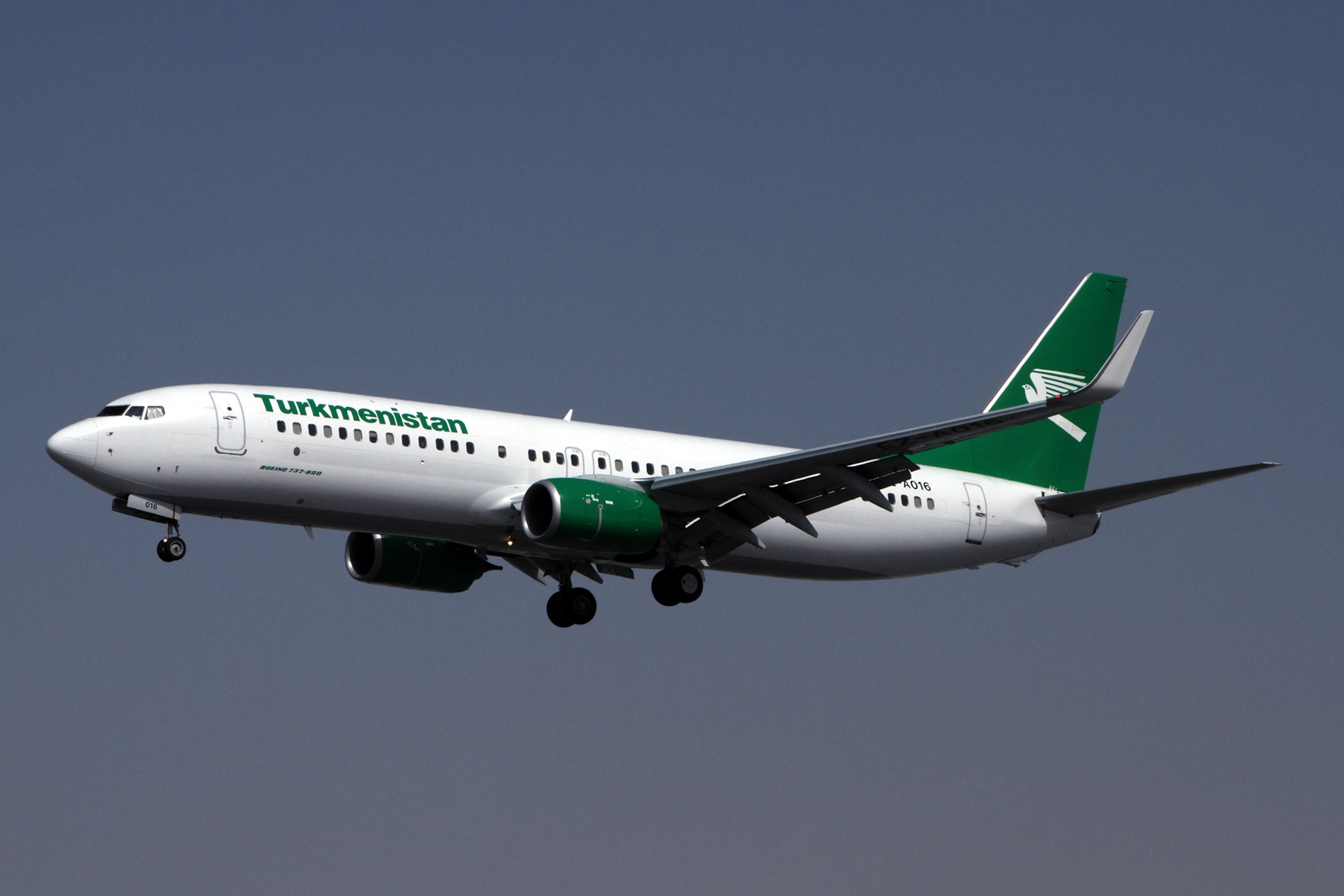 TURKMENISTAN BOEING 737 800 DXB RF IMG_0257.jpg