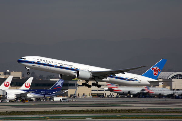 CHINA SOUTHERN BOEING 777 300ER LAX RF 5K5A3202.jpg